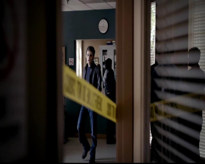 VampireDiariesWorld-dot-org_4x22TheWalkingDead0256.jpg
