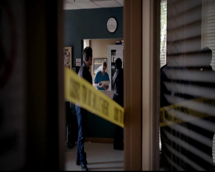 VampireDiariesWorld-dot-org_4x22TheWalkingDead0257.jpg
