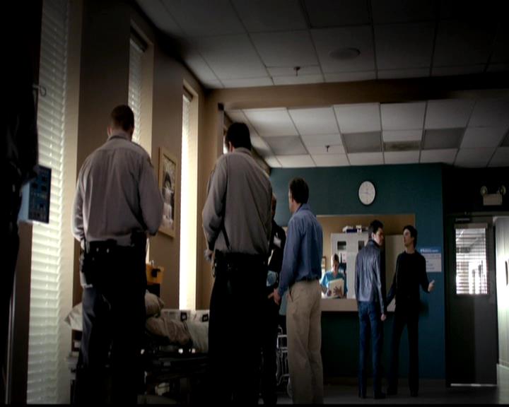 VampireDiariesWorld-dot-org_4x22TheWalkingDead0261.jpg