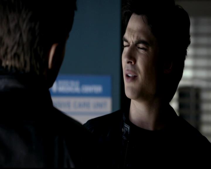 VampireDiariesWorld-dot-org_4x22TheWalkingDead0268.jpg