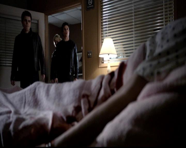 VampireDiariesWorld-dot-org_4x22TheWalkingDead0294.jpg