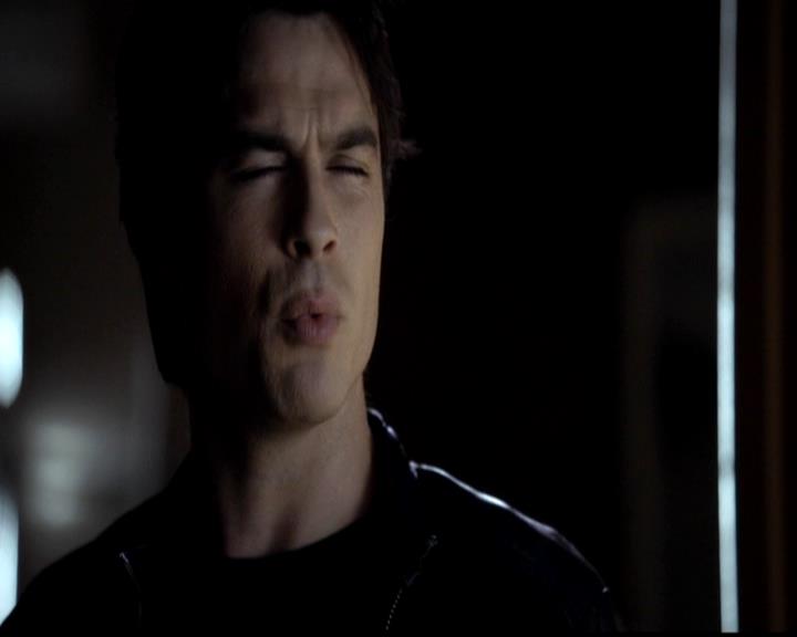 VampireDiariesWorld-dot-org_4x22TheWalkingDead0325.jpg