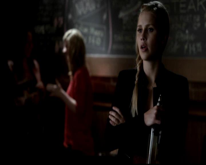 VampireDiariesWorld-dot-org_4x22TheWalkingDead0431.jpg