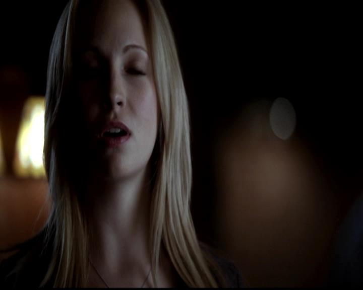 VampireDiariesWorld-dot-org_4x22TheWalkingDead0457.jpg