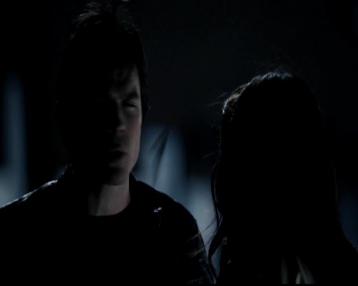 VampireDiariesWorld-dot-org_4x22TheWalkingDead0603.jpg