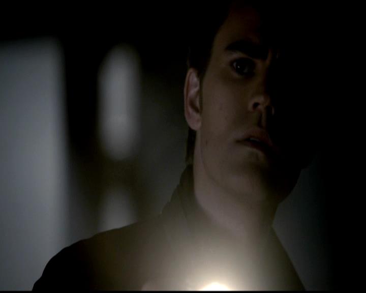 VampireDiariesWorld-dot-org_4x22TheWalkingDead0643.jpg