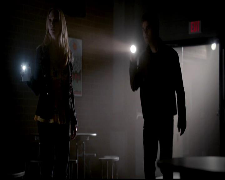VampireDiariesWorld-dot-org_4x22TheWalkingDead0645.jpg