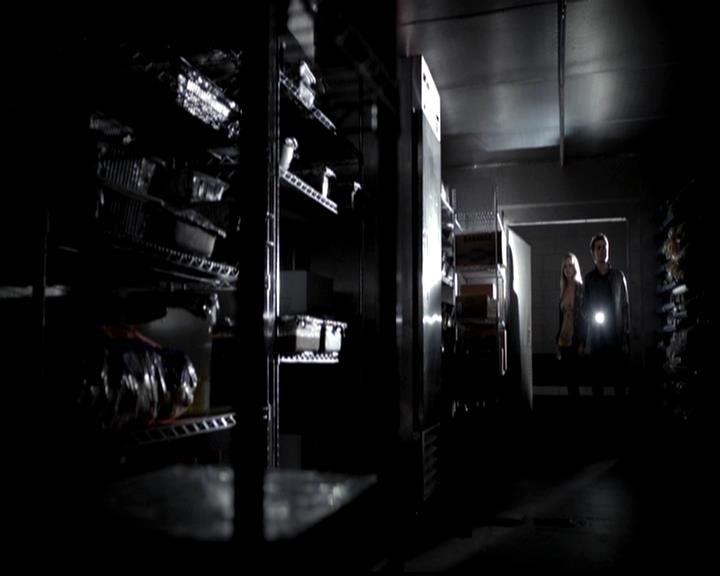 VampireDiariesWorld-dot-org_4x22TheWalkingDead0652.jpg