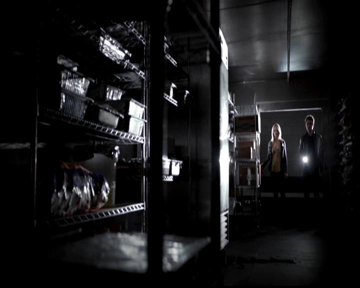 VampireDiariesWorld-dot-org_4x22TheWalkingDead0654.jpg