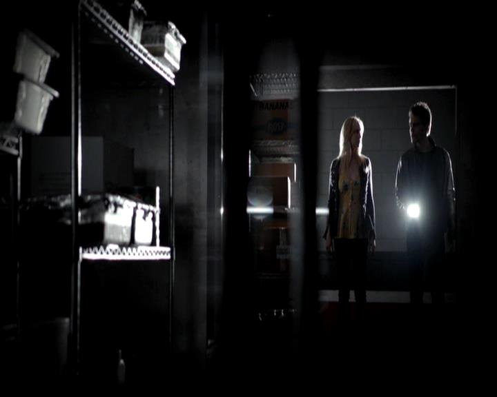 VampireDiariesWorld-dot-org_4x22TheWalkingDead0656.jpg