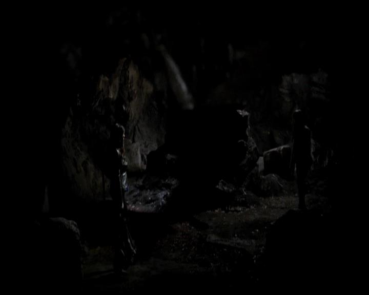 VampireDiariesWorld-dot-org_4x22TheWalkingDead0697.jpg