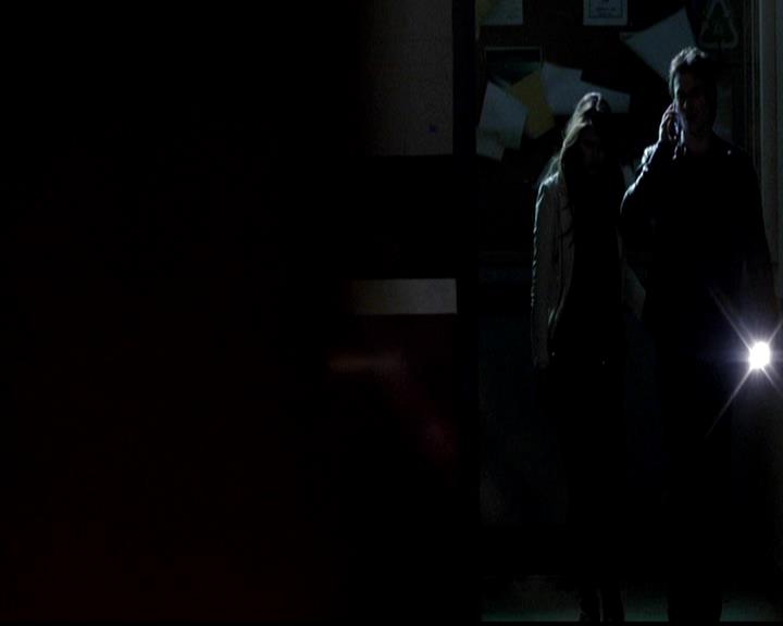 VampireDiariesWorld-dot-org_4x22TheWalkingDead0711.jpg