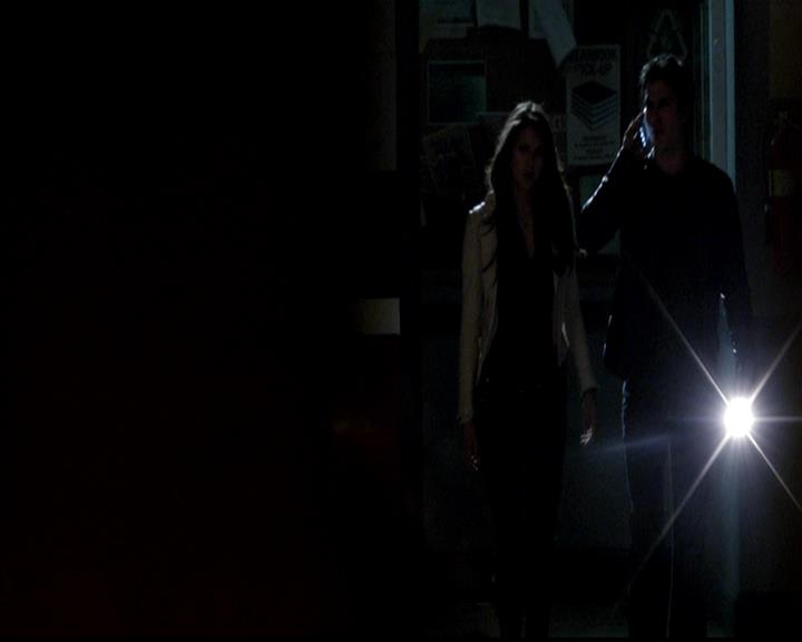 VampireDiariesWorld-dot-org_4x22TheWalkingDead0712.jpg