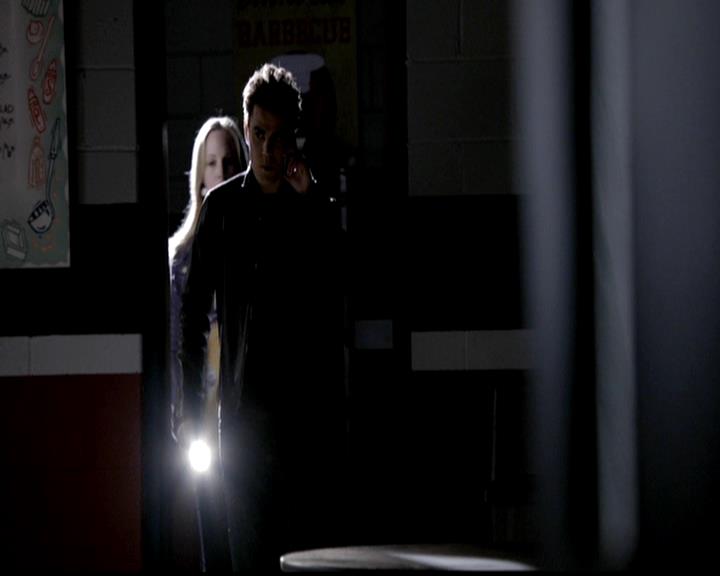 VampireDiariesWorld-dot-org_4x22TheWalkingDead0713.jpg