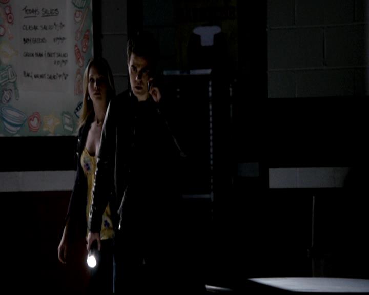 VampireDiariesWorld-dot-org_4x22TheWalkingDead0714.jpg