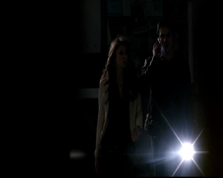VampireDiariesWorld-dot-org_4x22TheWalkingDead0715.jpg