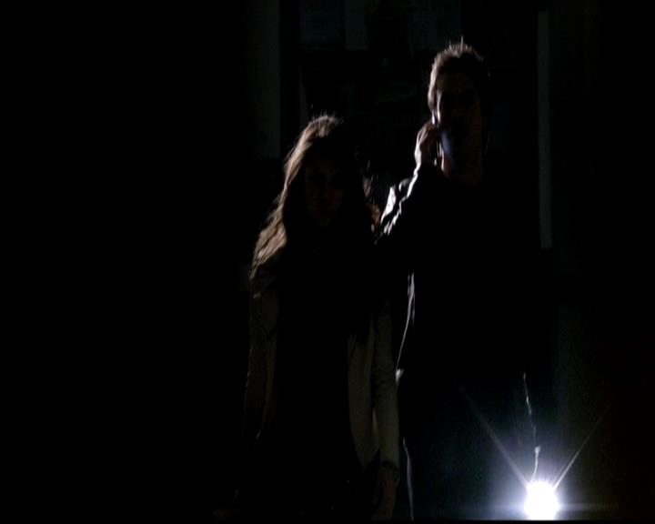 VampireDiariesWorld-dot-org_4x22TheWalkingDead0716.jpg