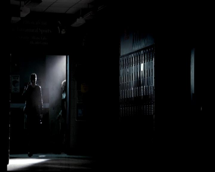 VampireDiariesWorld-dot-org_4x22TheWalkingDead0717.jpg