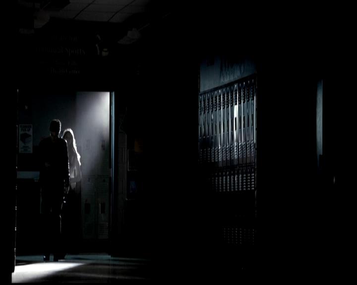 VampireDiariesWorld-dot-org_4x22TheWalkingDead0718.jpg
