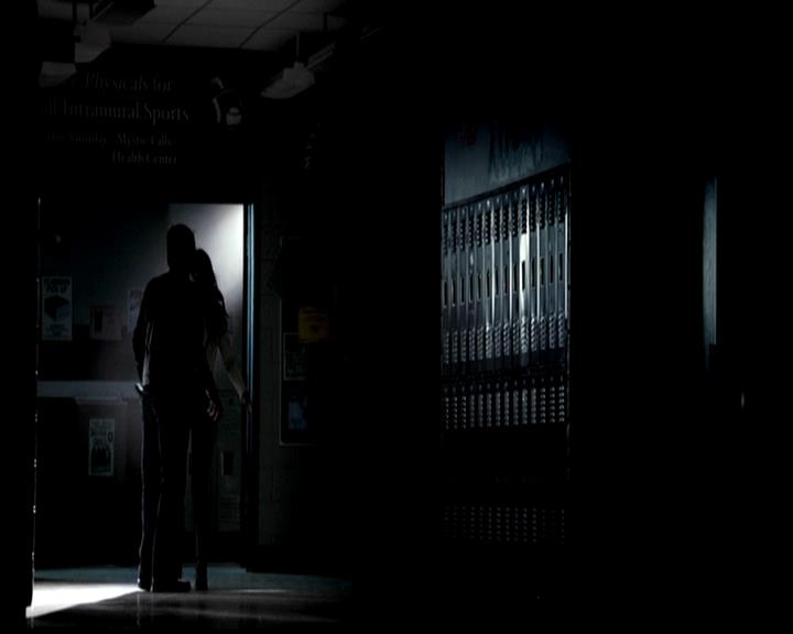 VampireDiariesWorld-dot-org_4x22TheWalkingDead0721.jpg