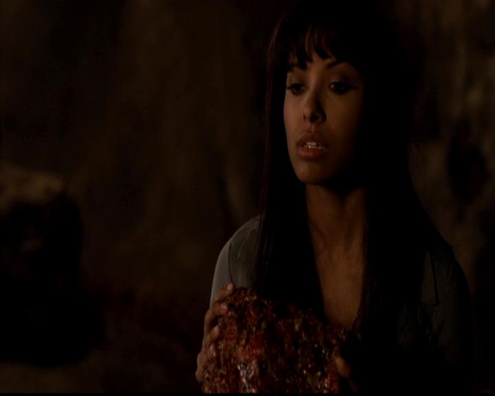 VampireDiariesWorld-dot-org_4x22TheWalkingDead0815.jpg