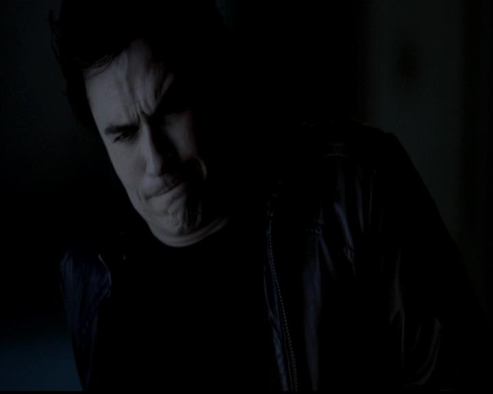 VampireDiariesWorld-dot-org_4x22TheWalkingDead0827.jpg