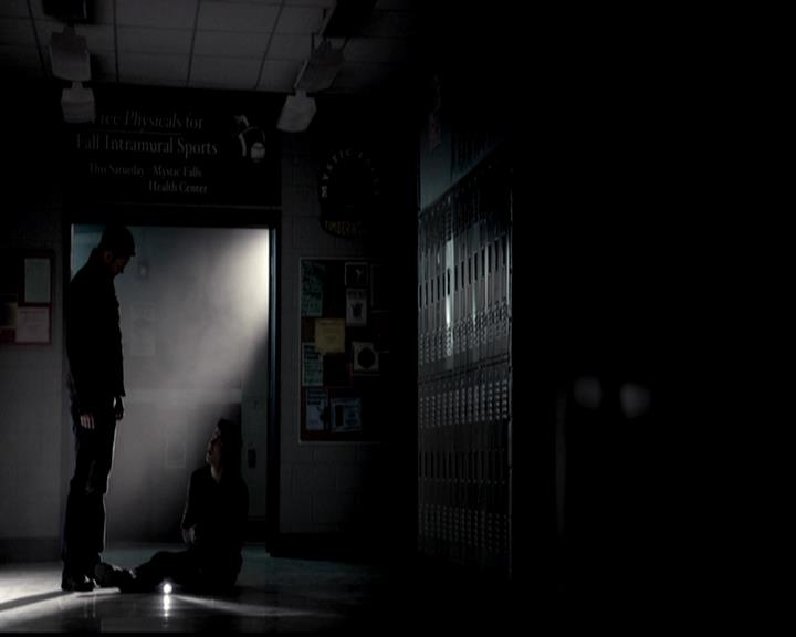 VampireDiariesWorld-dot-org_4x22TheWalkingDead0836.jpg