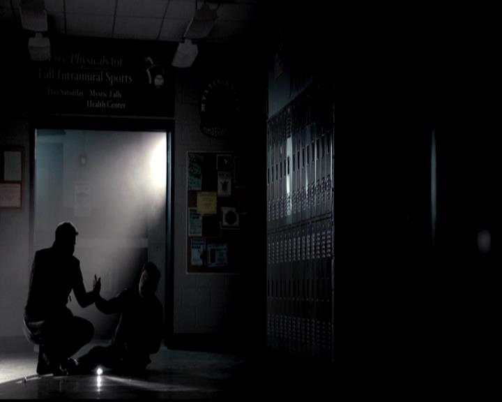 VampireDiariesWorld-dot-org_4x22TheWalkingDead0856.jpg