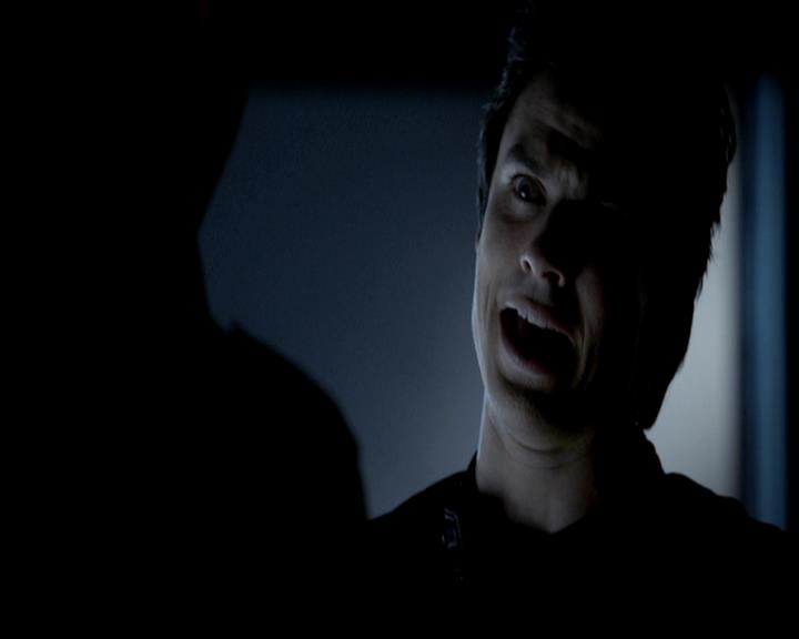 VampireDiariesWorld-dot-org_4x22TheWalkingDead0861.jpg