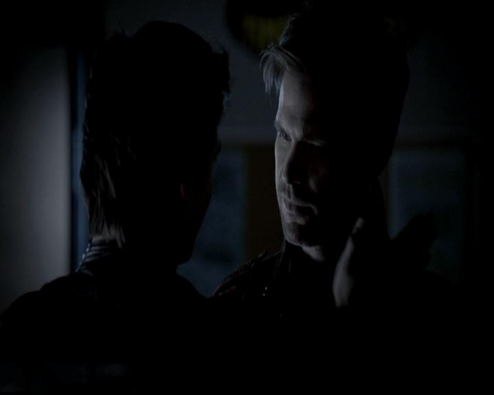 VampireDiariesWorld-dot-org_4x22TheWalkingDead0881.jpg
