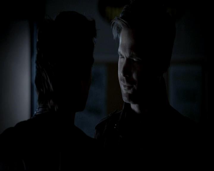 VampireDiariesWorld-dot-org_4x22TheWalkingDead0882.jpg