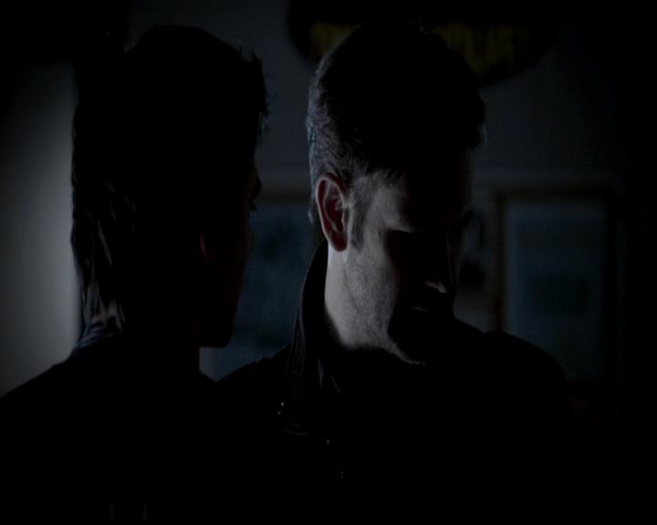 VampireDiariesWorld-dot-org_4x22TheWalkingDead0886.jpg
