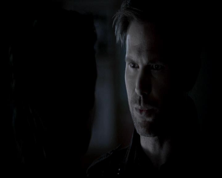 VampireDiariesWorld-dot-org_4x22TheWalkingDead0892.jpg
