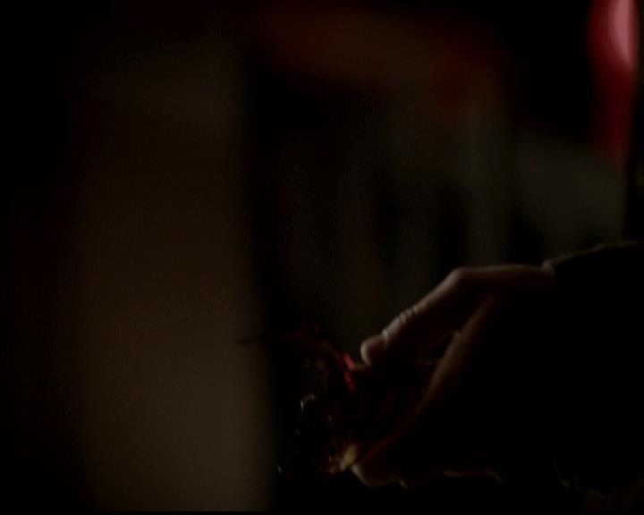 VampireDiariesWorld-dot-org_4x22TheWalkingDead0981.jpg