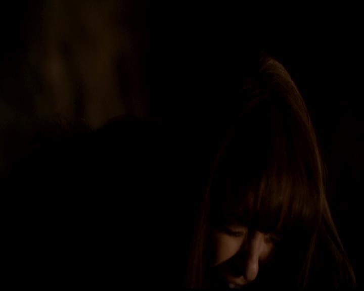 VampireDiariesWorld-dot-org_4x22TheWalkingDead1069.jpg