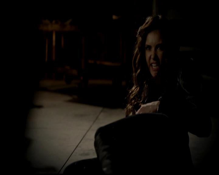 VampireDiariesWorld-dot-org_4x22TheWalkingDead1077.jpg
