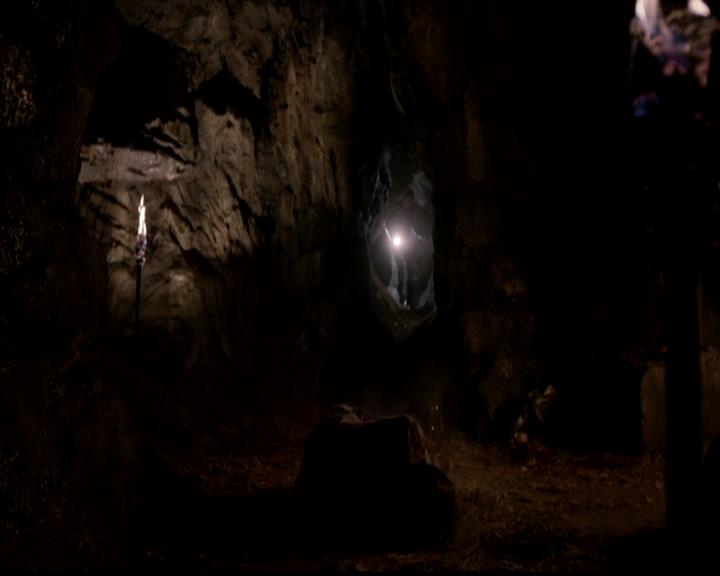 VampireDiariesWorld-dot-org_4x22TheWalkingDead1089.jpg