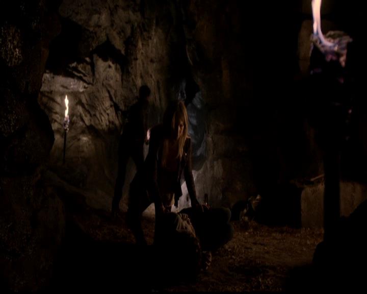 VampireDiariesWorld-dot-org_4x22TheWalkingDead1101.jpg