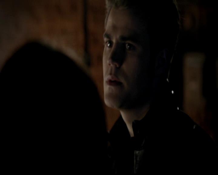 VampireDiariesWorld-dot-org_4x22TheWalkingDead1322.jpg