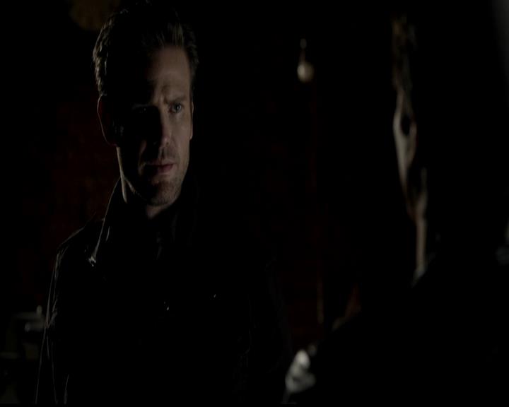 VampireDiariesWorld-dot-org_4x22TheWalkingDead1361.jpg