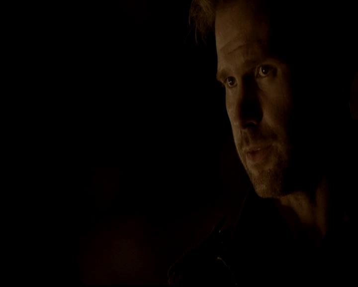 VampireDiariesWorld-dot-org_4x22TheWalkingDead1462.jpg