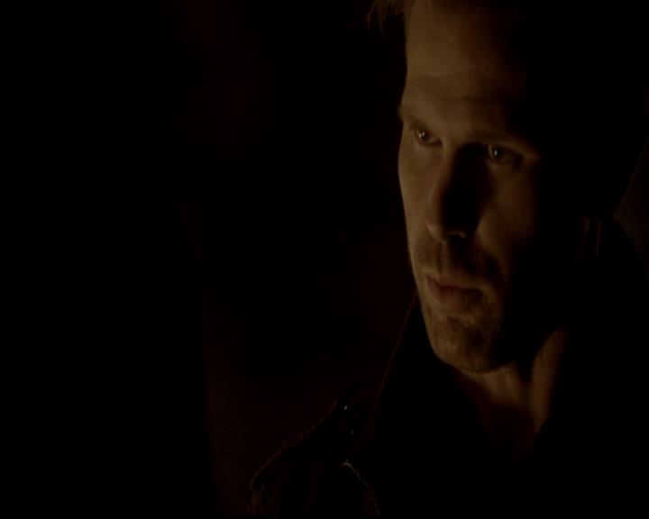 VampireDiariesWorld-dot-org_4x22TheWalkingDead1464.jpg