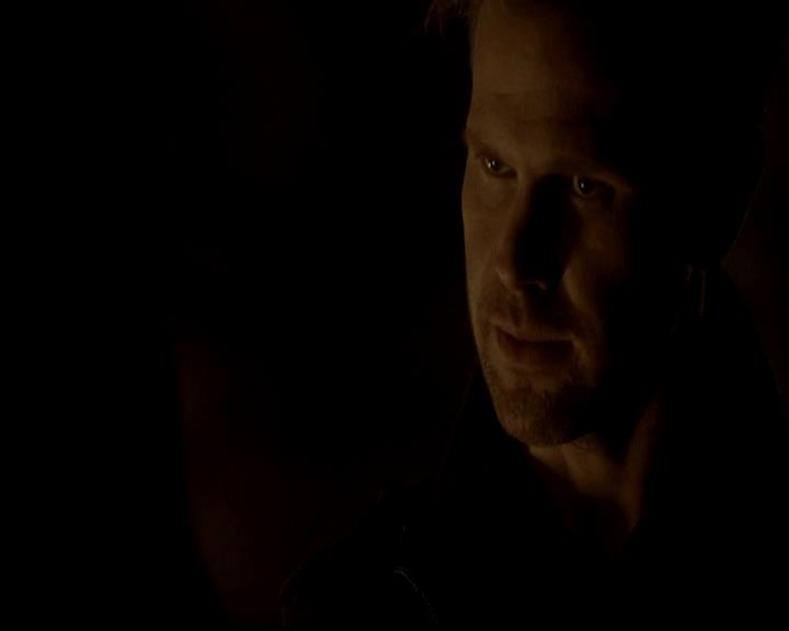 VampireDiariesWorld-dot-org_4x22TheWalkingDead1465.jpg