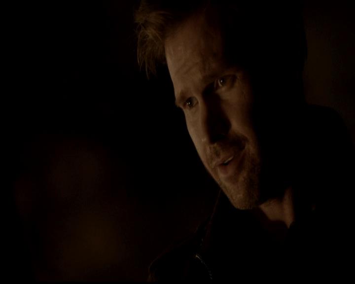 VampireDiariesWorld-dot-org_4x22TheWalkingDead1474.jpg