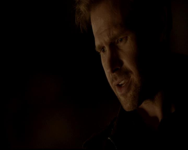 VampireDiariesWorld-dot-org_4x22TheWalkingDead1475.jpg