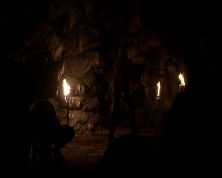 VampireDiariesWorld-dot-org_4x22TheWalkingDead1481.jpg