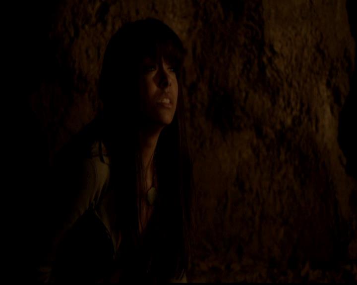VampireDiariesWorld-dot-org_4x22TheWalkingDead1482.jpg