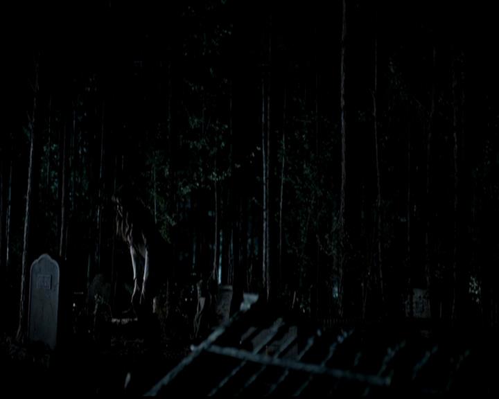 VampireDiariesWorld-dot-org_4x22TheWalkingDead1503.jpg