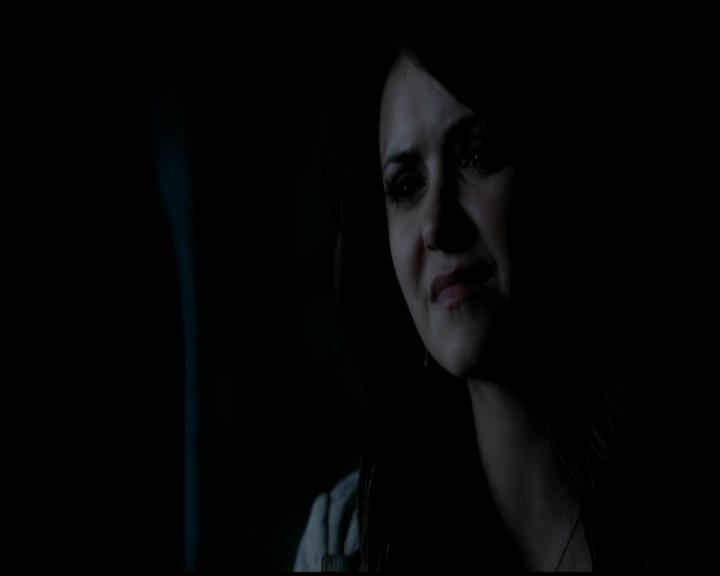 VampireDiariesWorld-dot-org_4x22TheWalkingDead1516.jpg