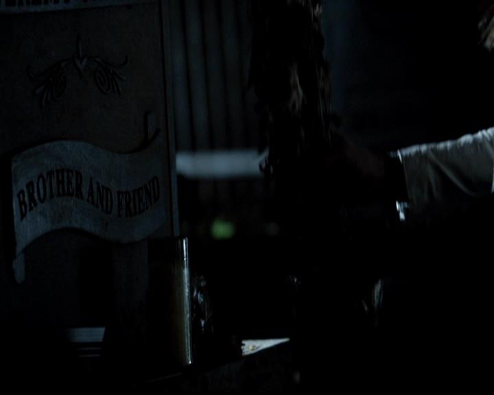 VampireDiariesWorld-dot-org_4x22TheWalkingDead1519.jpg